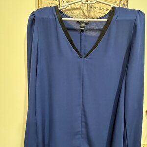 Long sleeve royal blue v-neck top